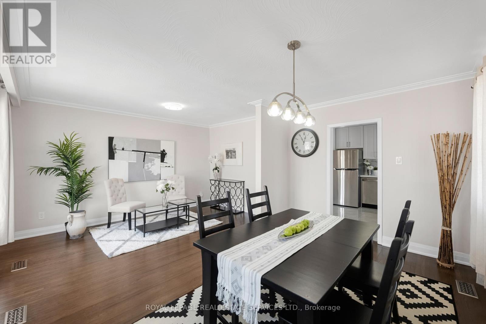 1038 Alexandra Avenue, Mississauga, Ontario  L5E 1Z8 - Photo 15 - W12963336