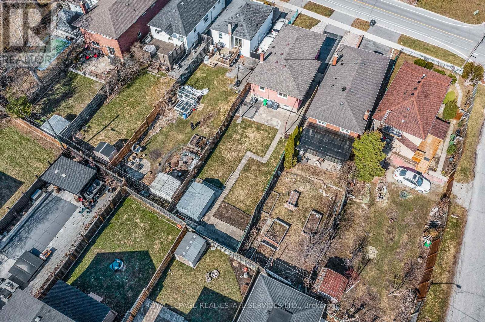 1038 Alexandra Avenue, Mississauga, Ontario  L5E 1Z8 - Photo 45 - W12963336