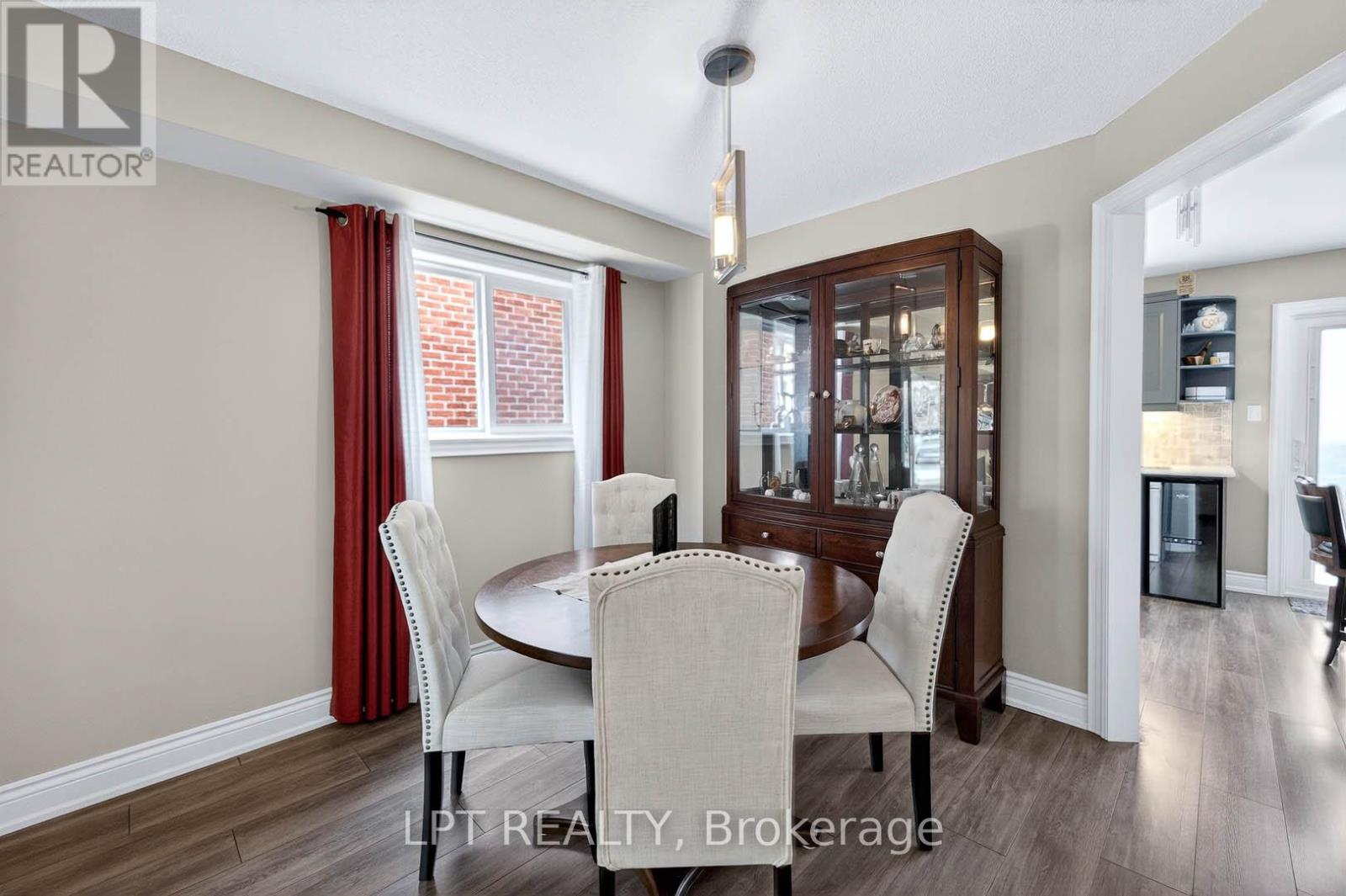 3753 Densbury Drive, Mississauga, Ontario  L5N 6Z2 - Photo 9 - W12963364