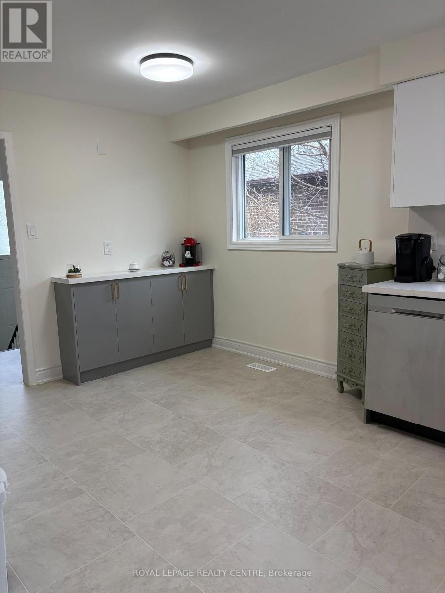 540 Cavell Drive, Mississauga, Ontario  L5B 2N9 - Photo 11 - W12963372