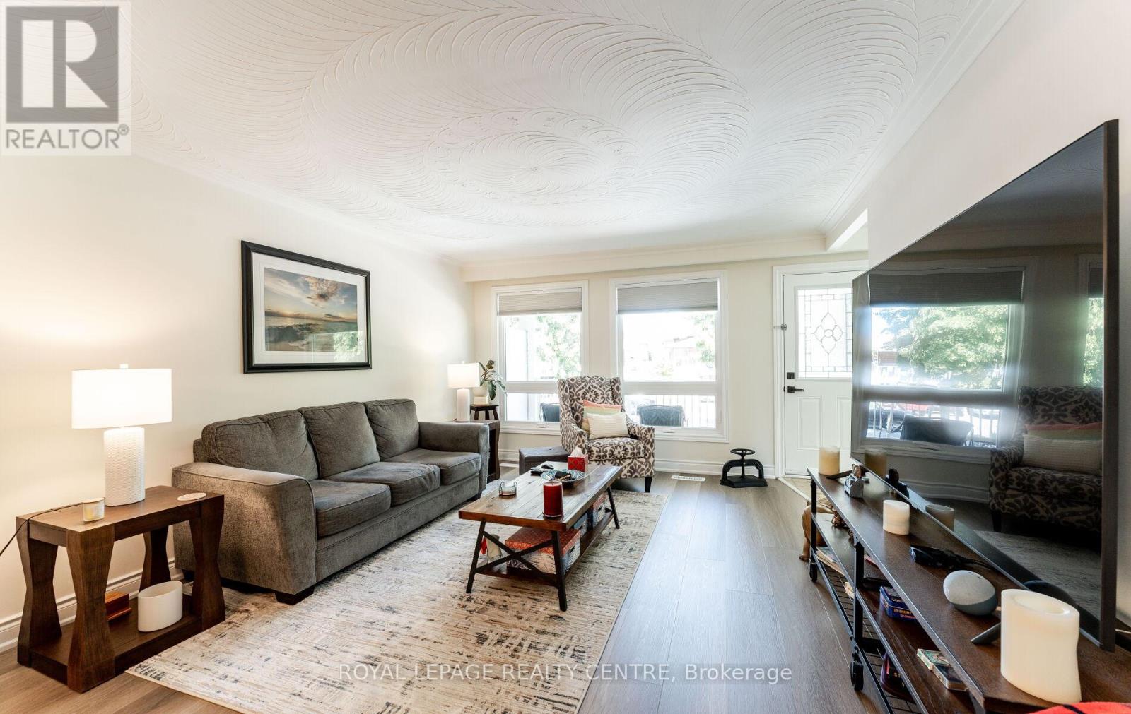 540 Cavell Drive, Mississauga, Ontario  L5B 2N9 - Photo 3 - W12963372