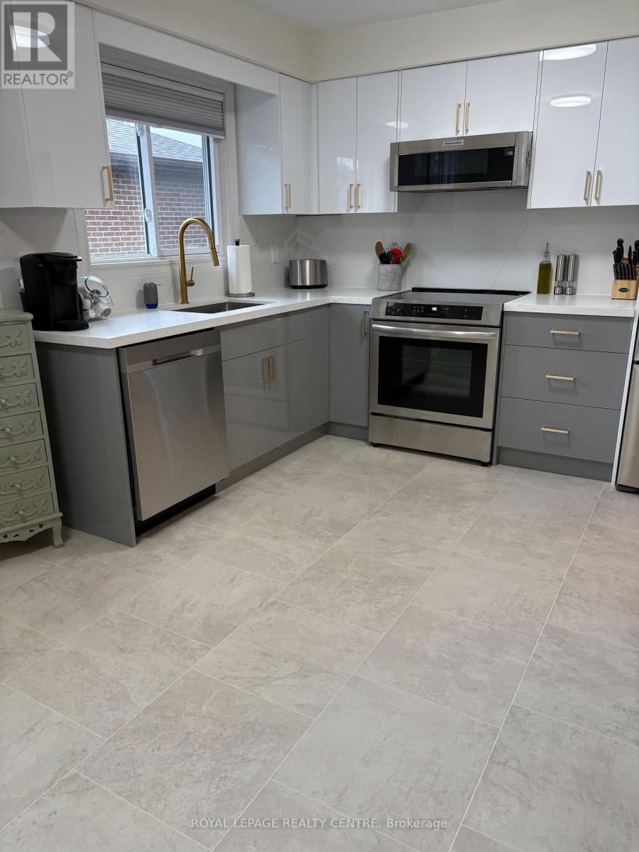 540 Cavell Drive, Mississauga, Ontario  L5B 2N9 - Photo 8 - W12963372