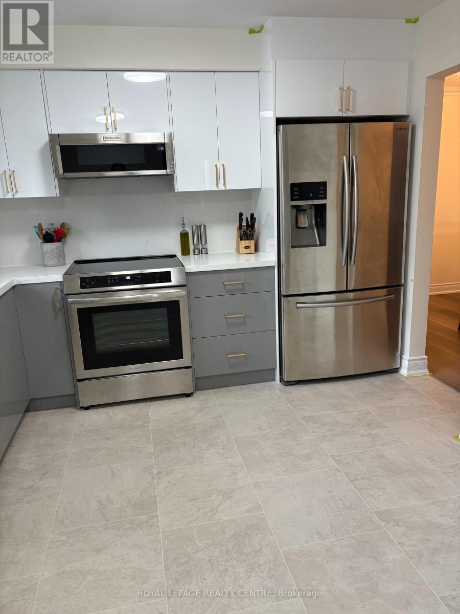 540 Cavell Drive, Mississauga, Ontario  L5B 2N9 - Photo 9 - W12963372