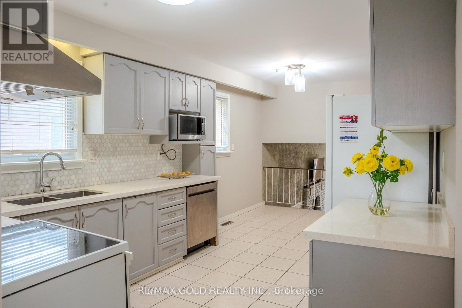 80 Ivybridge Drive, Brampton, Ontario  L6V 2X3 - Photo 11 - W12963382