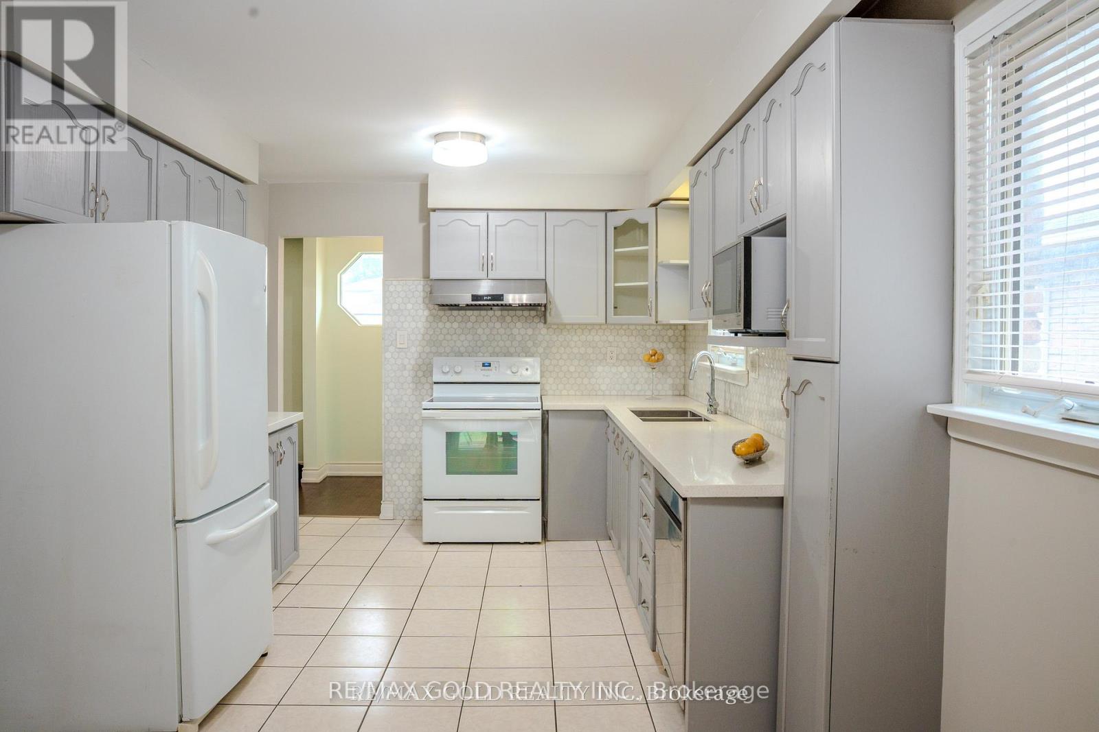 80 Ivybridge Drive, Brampton, Ontario  L6V 2X3 - Photo 12 - W12963382