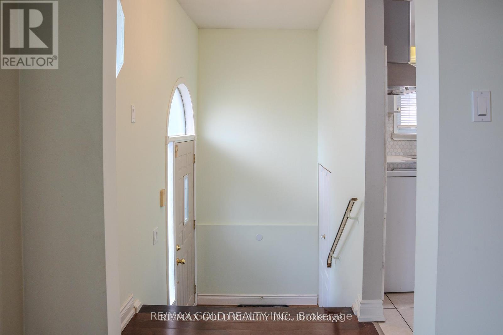 80 Ivybridge Drive, Brampton, Ontario  L6V 2X3 - Photo 5 - W12963382