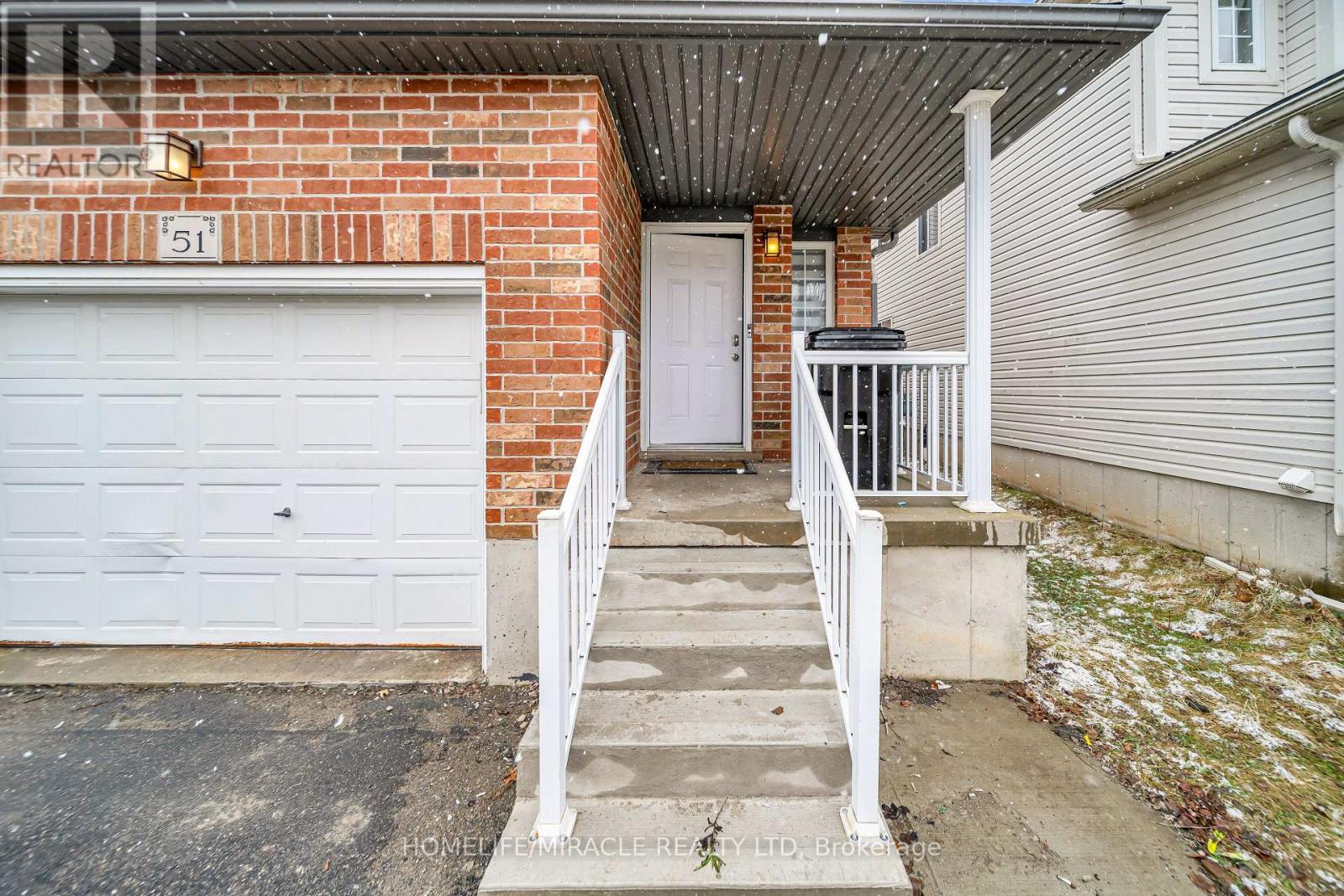 51 Seabrook Drive, Kitchener, Ontario  N2R 1Y1 - Photo 4 - X12963302