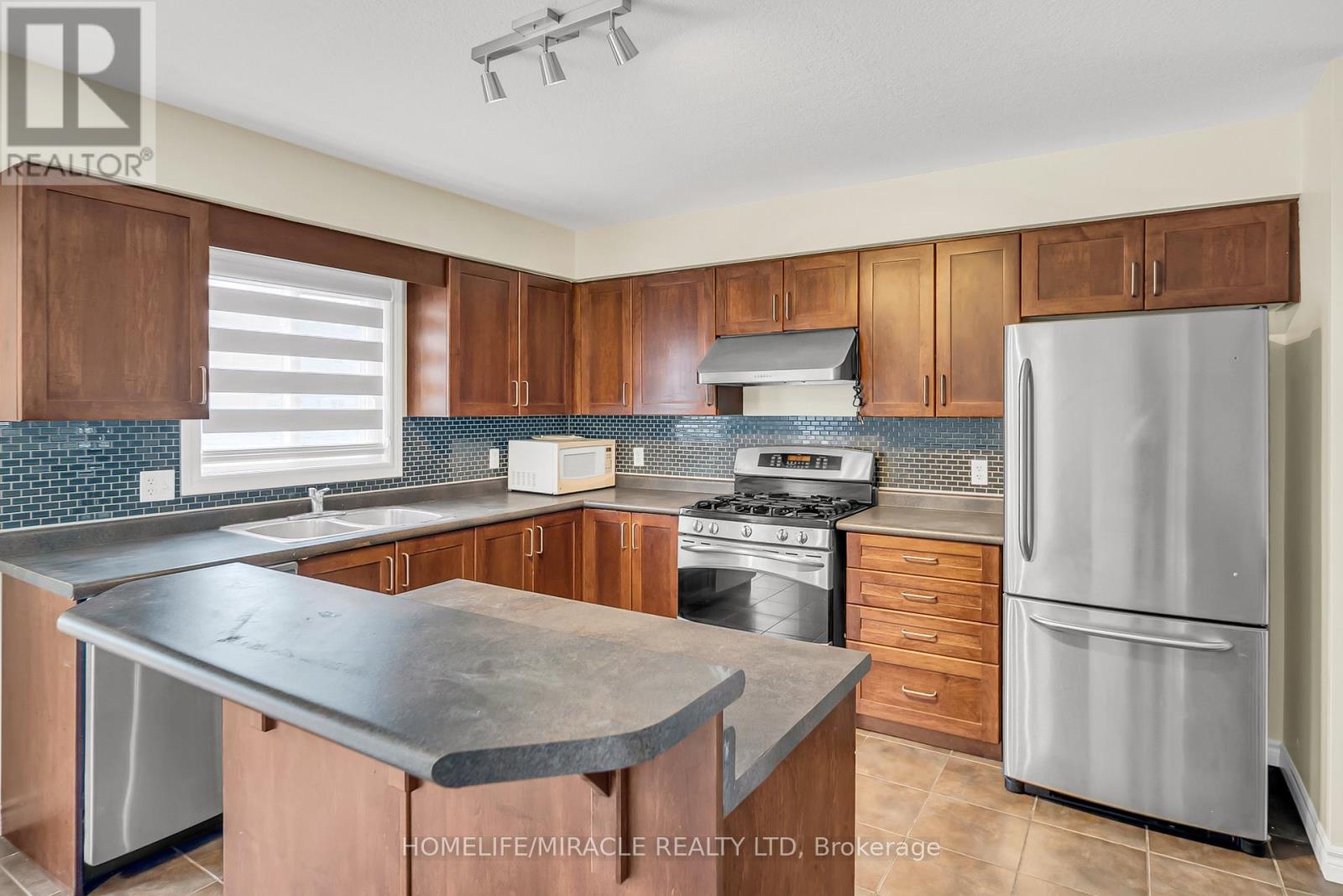 51 Seabrook Drive, Kitchener, Ontario  N2R 1Y1 - Photo 8 - X12963302