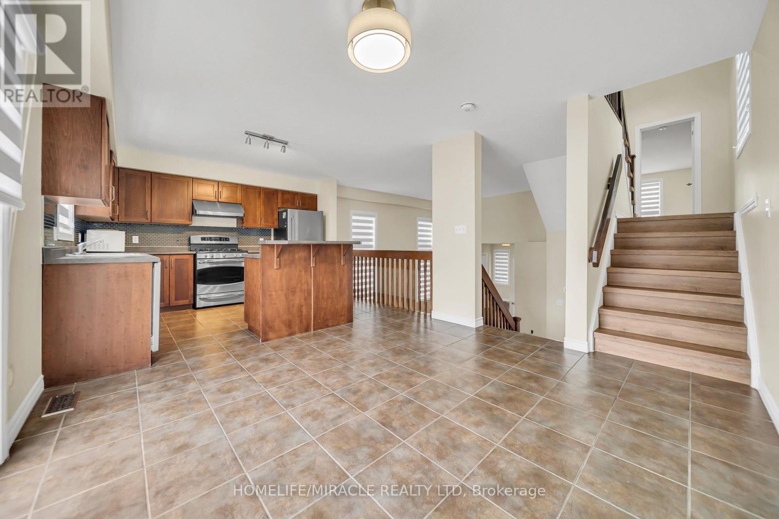 51 Seabrook Drive, Kitchener, Ontario  N2R 1Y1 - Photo 9 - X12963302