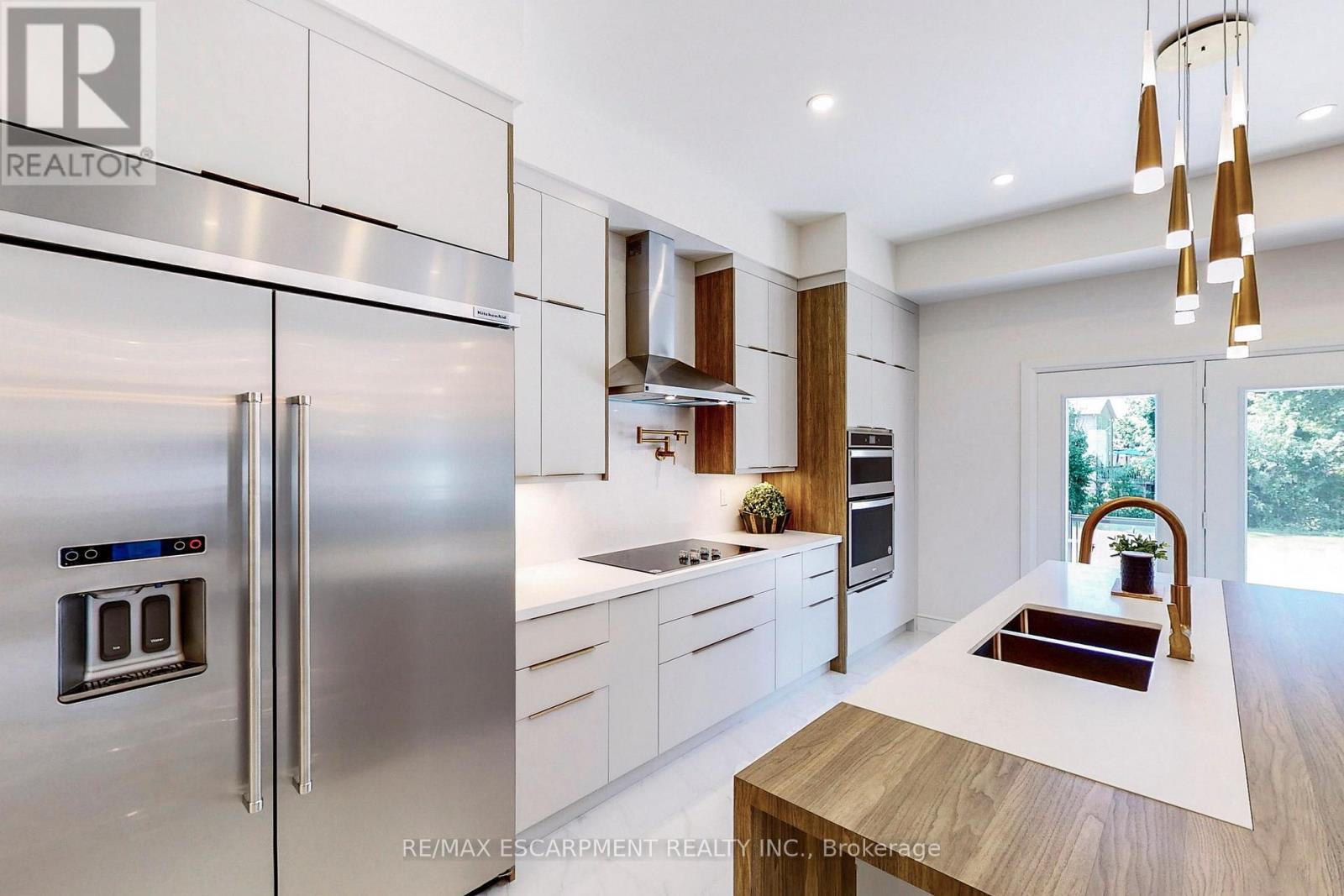 49 Roselawn Avenue, Hamilton, Ontario  L9G 2H9 - Photo 10 - X12963398