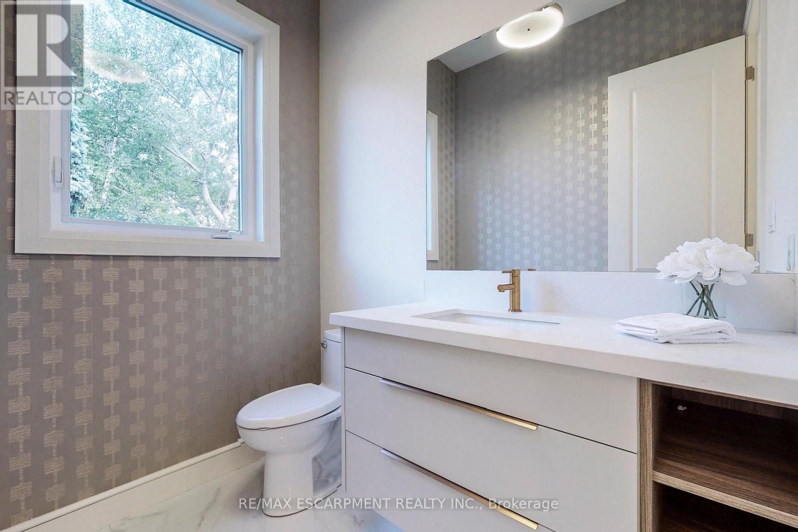 49 Roselawn Avenue, Hamilton, Ontario  L9G 2H9 - Photo 18 - X12963398