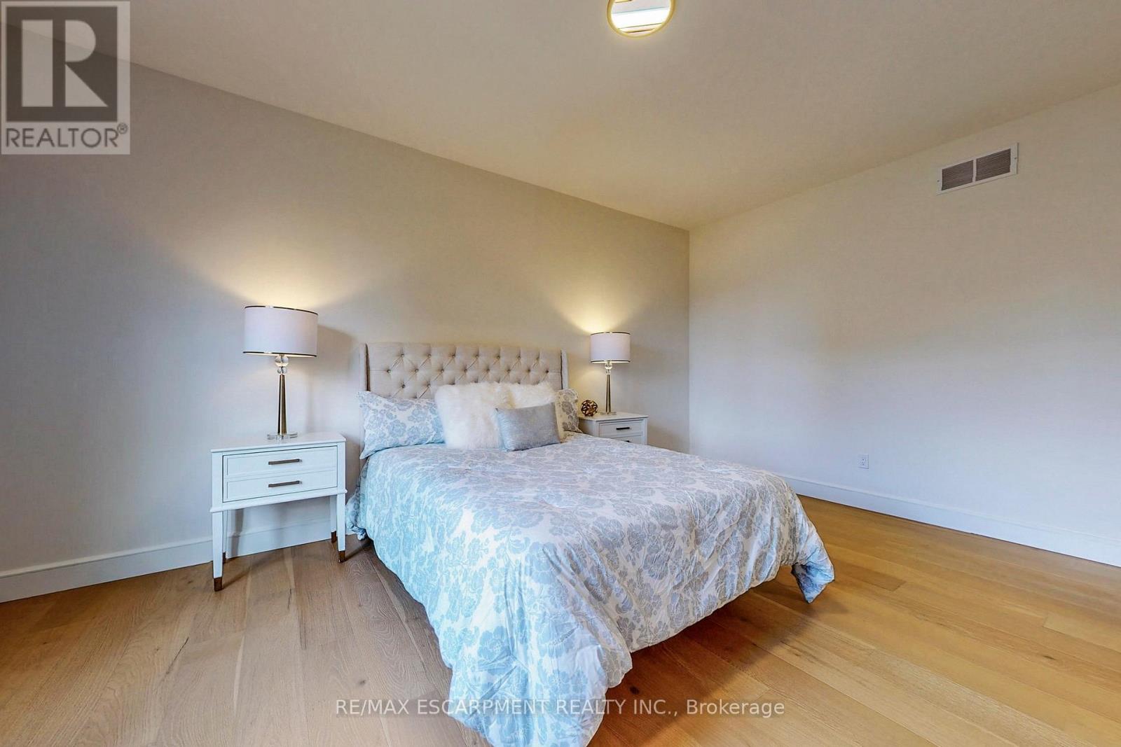 49 Roselawn Avenue, Hamilton, Ontario  L9G 2H9 - Photo 36 - X12963398