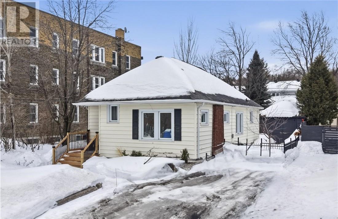 111 Kingsmount Boulevard, Sudbury, Ontario  P3E 1K8 - Photo 1 - 2127016