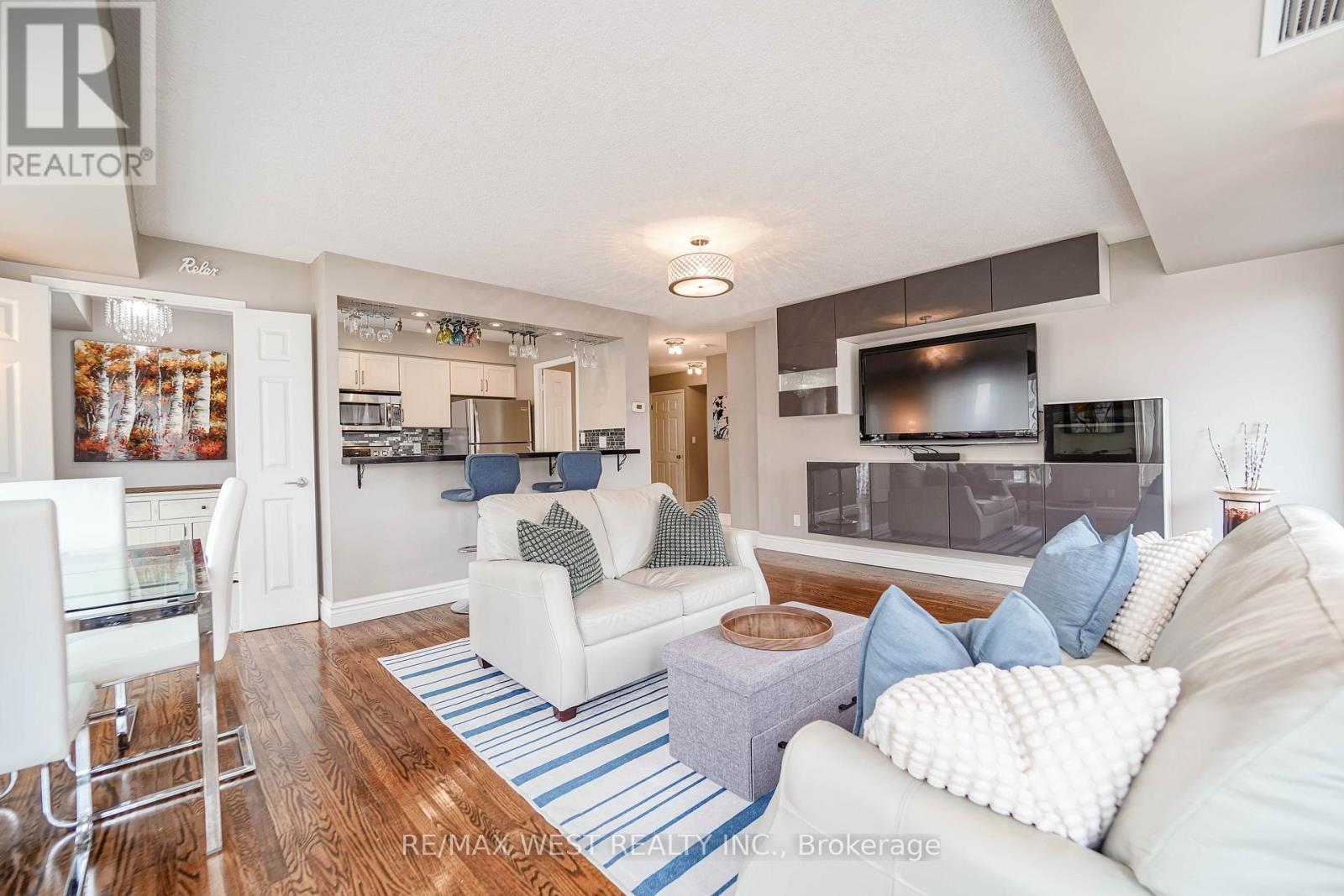 309 - 190 Manitoba Street, Toronto, Ontario M8Y 3Y8 - Photo 3 - W12951176