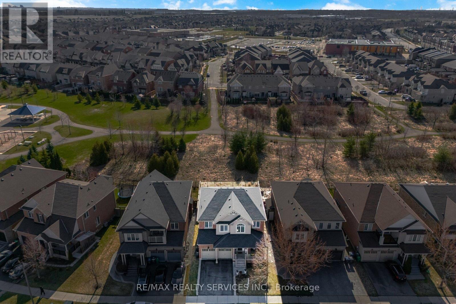 23 Twistleton Street, Caledon, Ontario  L7C 3V9 - Photo 2 - W12956728