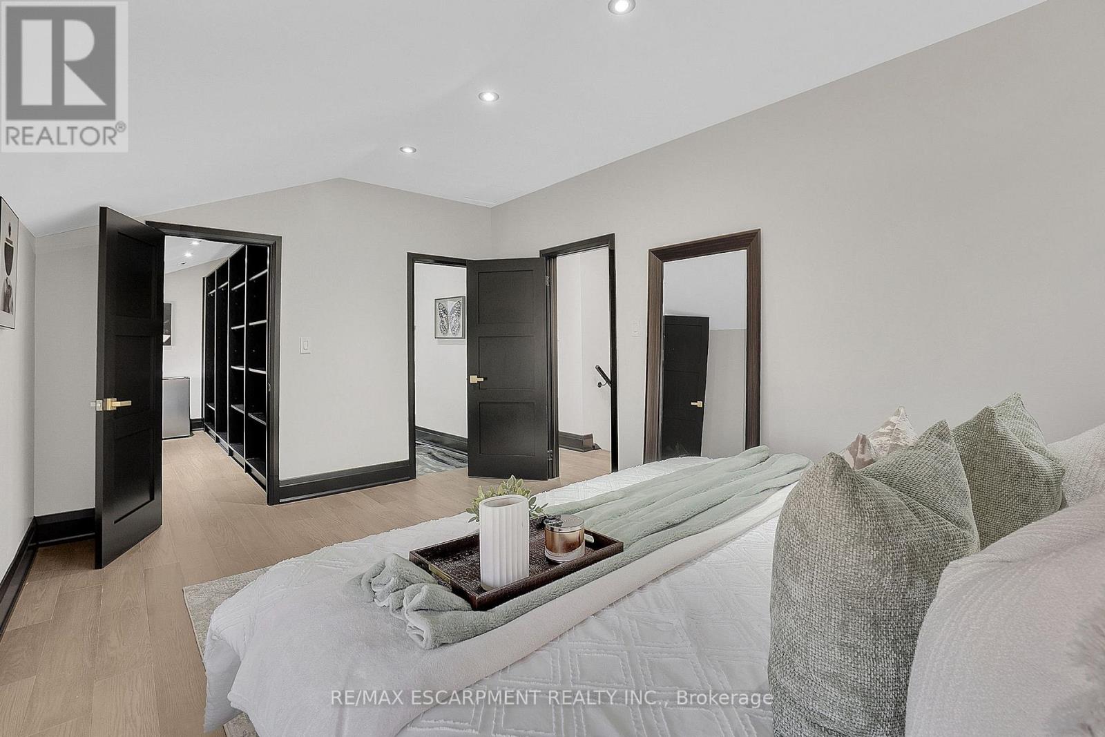 1915 Delaney Drive, Mississauga, Ontario  L5J 3L1 - Photo 23 - W12957348