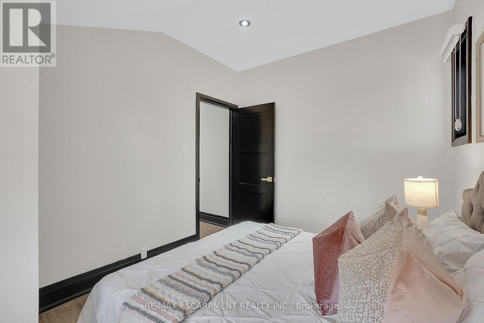 1915 Delaney Drive, Mississauga, Ontario  L5J 3L1 - Photo 28 - W12957348