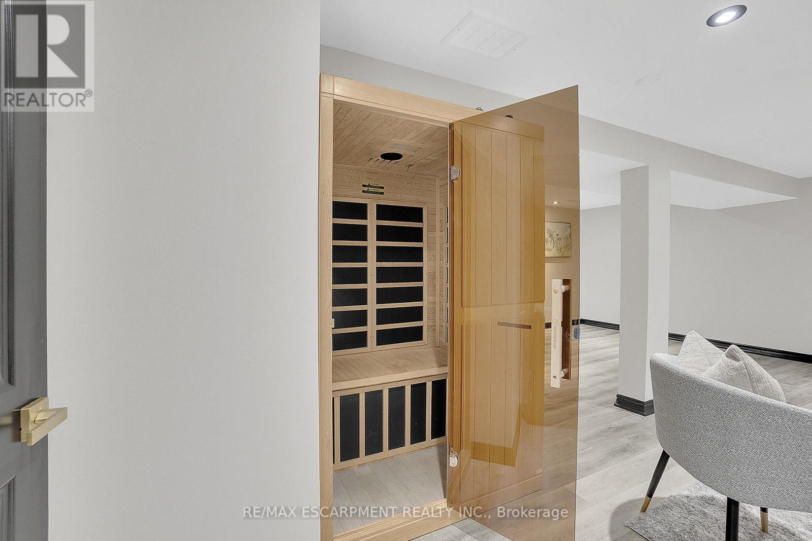 1915 Delaney Drive, Mississauga, Ontario  L5J 3L1 - Photo 34 - W12957348