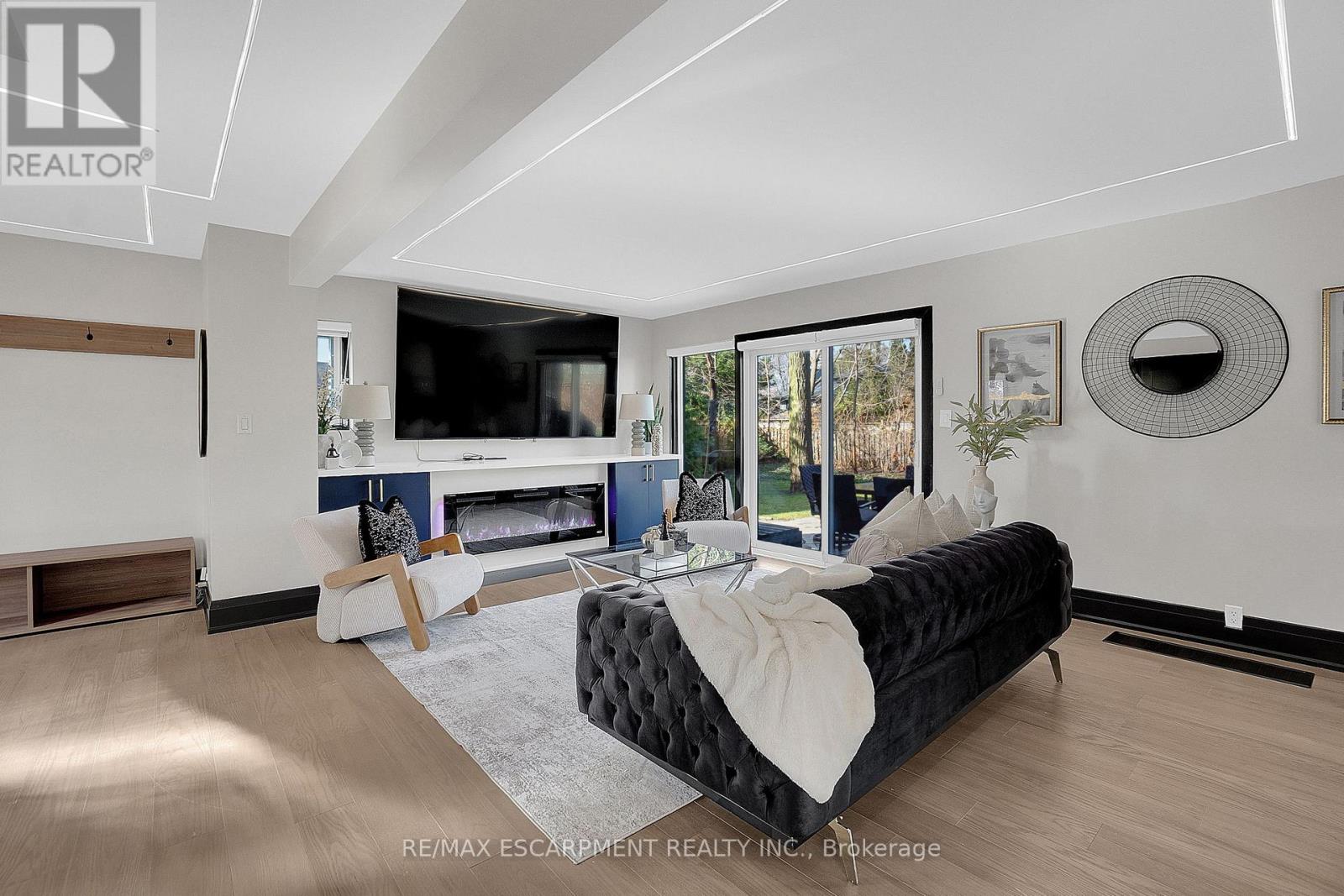 1915 Delaney Drive, Mississauga, Ontario  L5J 3L1 - Photo 5 - W12957348