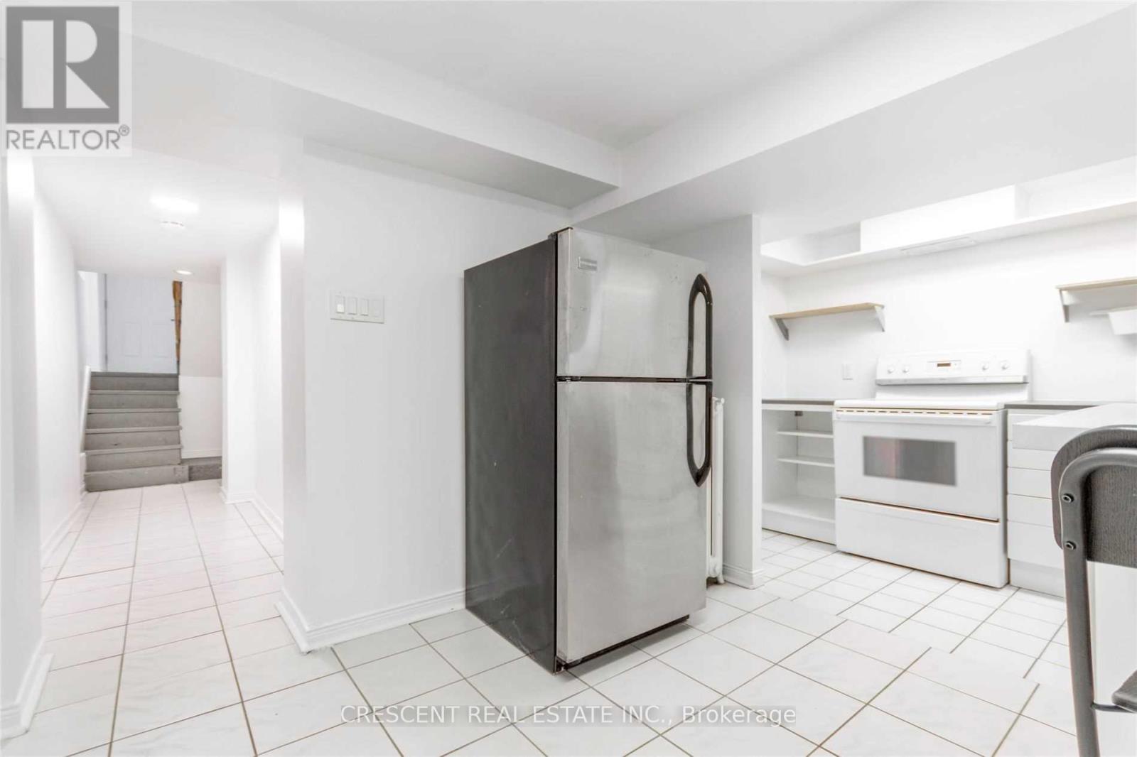 520 Prince Edward Drive N, Toronto, Ontario  M8X 2M5 - Photo 29 - W12962378