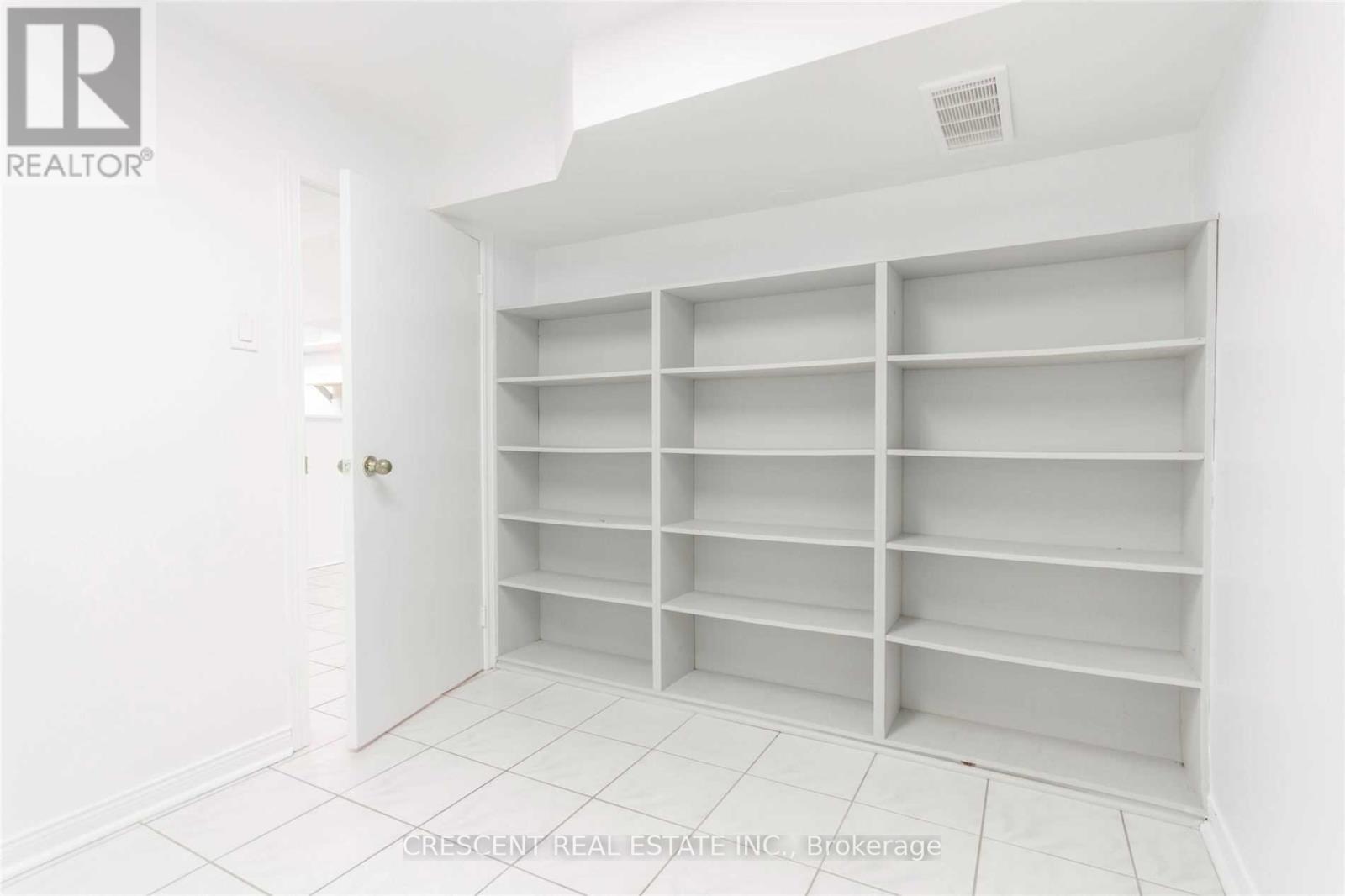 520 Prince Edward Drive N, Toronto, Ontario  M8X 2M5 - Photo 38 - W12962378