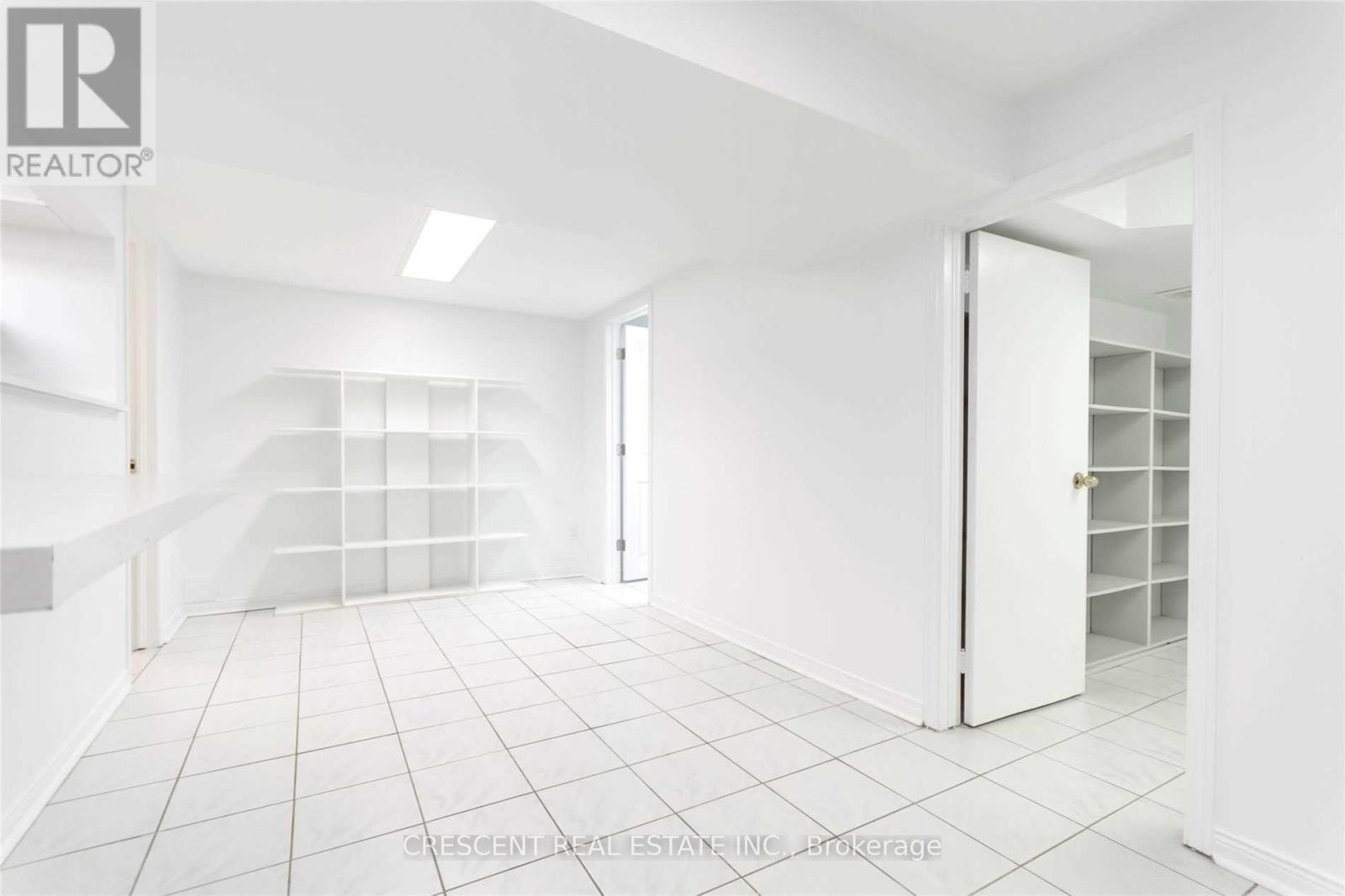 520 Prince Edward Drive N, Toronto, Ontario  M8X 2M5 - Photo 36 - W12962378