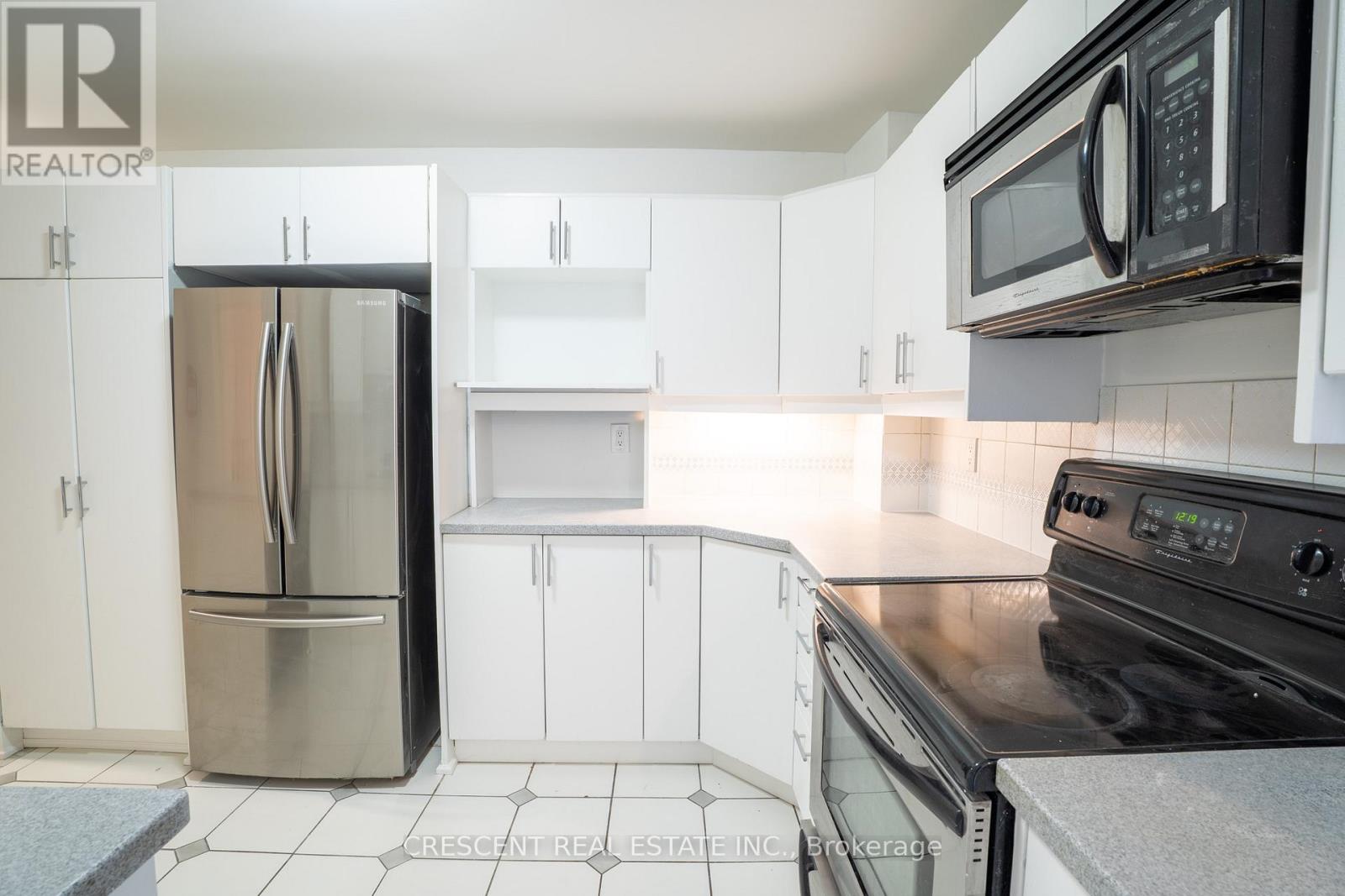 520 Prince Edward Drive N, Toronto, Ontario  M8X 2M5 - Photo 9 - W12962378