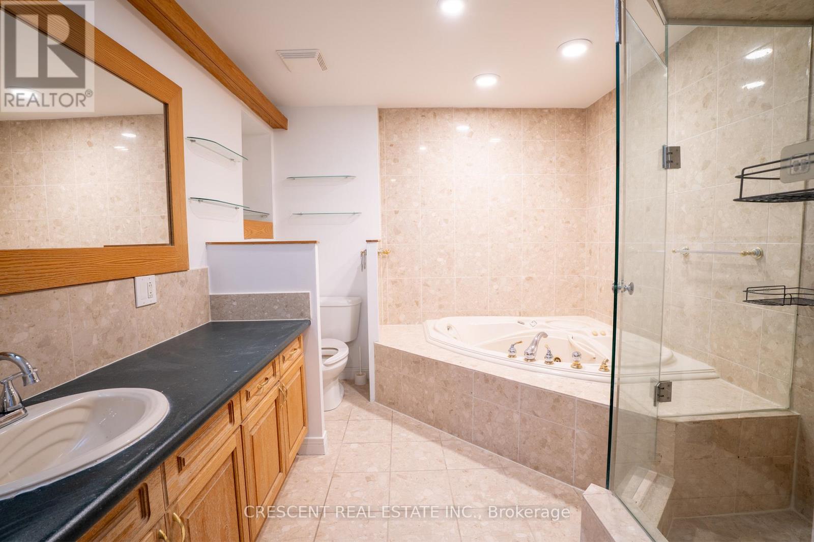 520 Prince Edward Drive N, Toronto, Ontario  M8X 2M5 - Photo 22 - W12962378