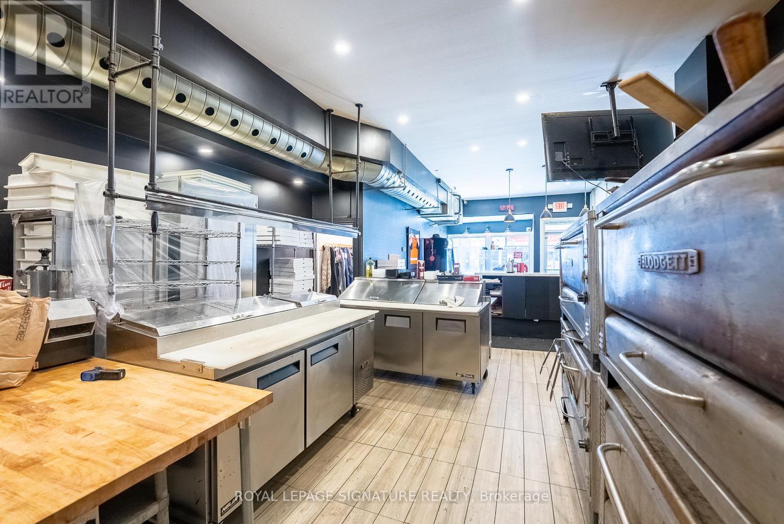 2243 Dundas Street W, Toronto, Ontario  M6R 1X6 - Photo 19 - W12961932