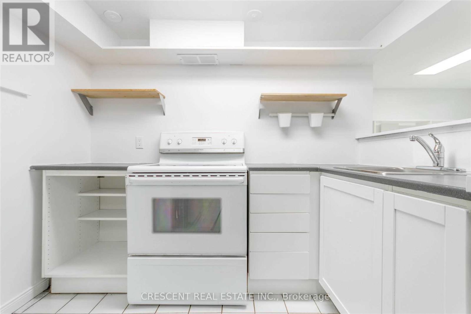 520 Prince Edward Drive N, Toronto, Ontario  M8X 2M5 - Photo 31 - W12962378