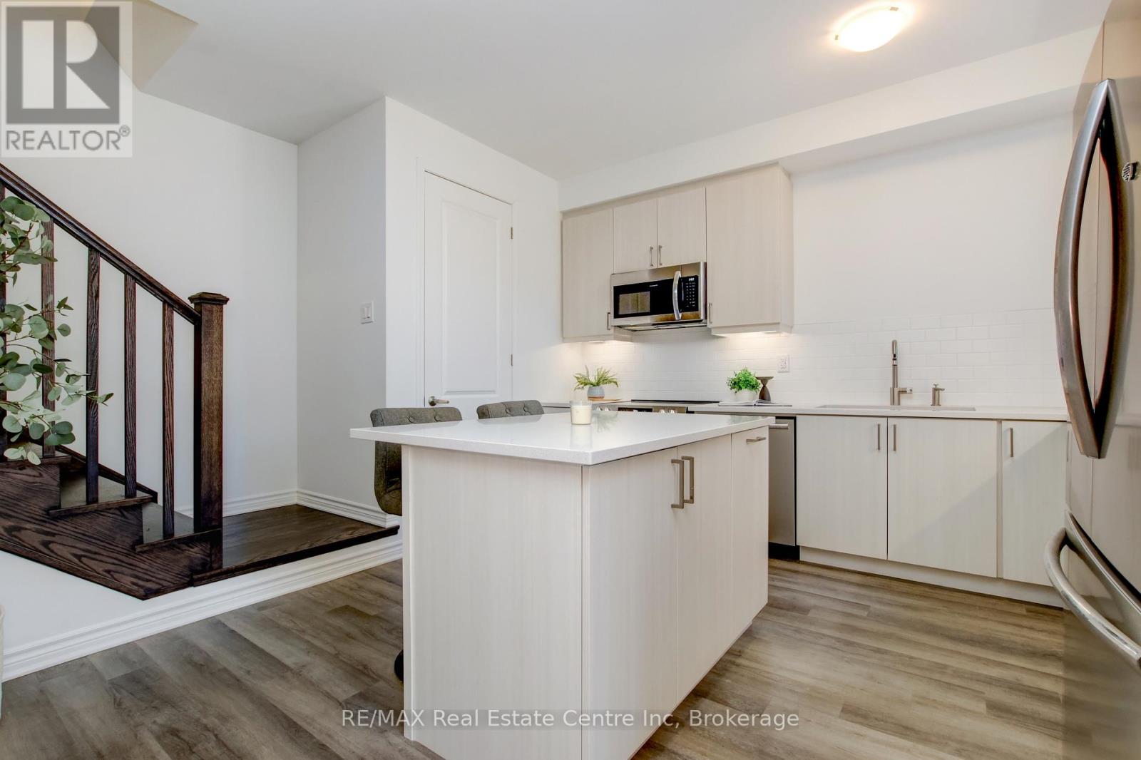 1701 Dance Court, Milton, Ontario  L9E 2A3 - Photo 16 - W12963594