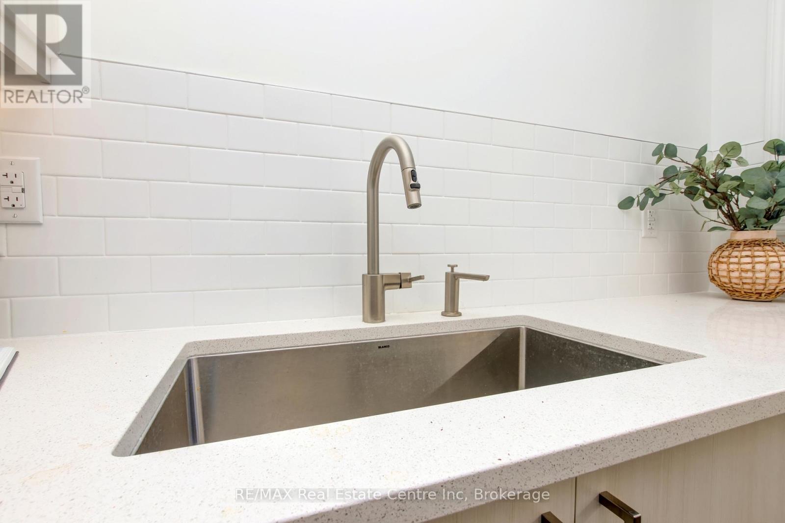 1701 Dance Court, Milton, Ontario  L9E 2A3 - Photo 17 - W12963594