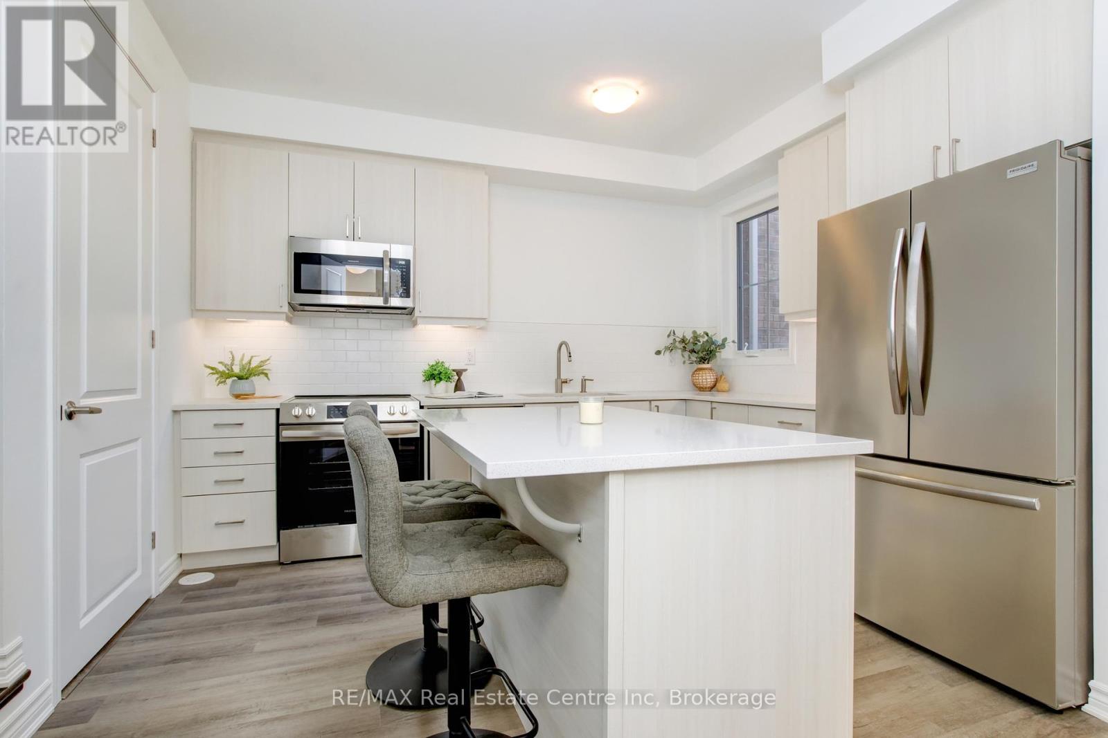 1701 Dance Court, Milton, Ontario  L9E 2A3 - Photo 18 - W12963594