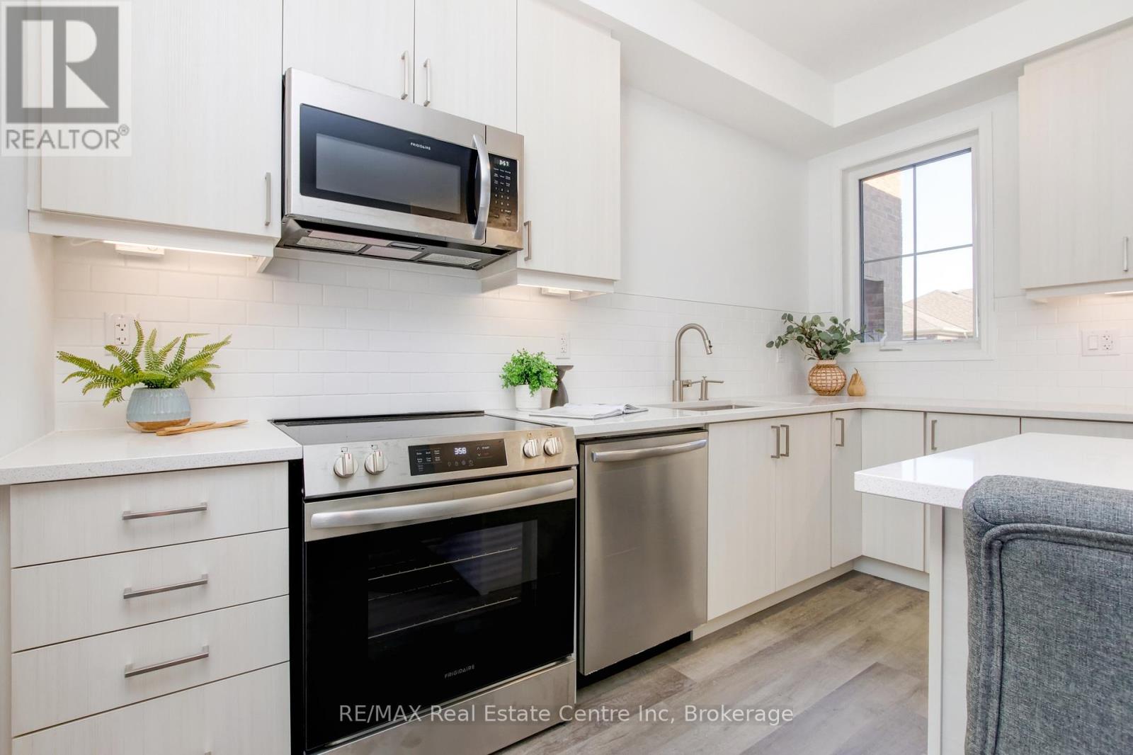 1701 Dance Court, Milton, Ontario  L9E 2A3 - Photo 19 - W12963594