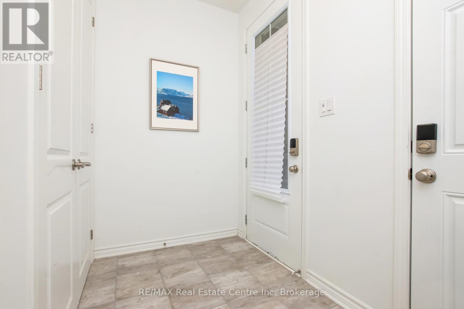 1701 Dance Court, Milton, Ontario  L9E 2A3 - Photo 4 - W12963594