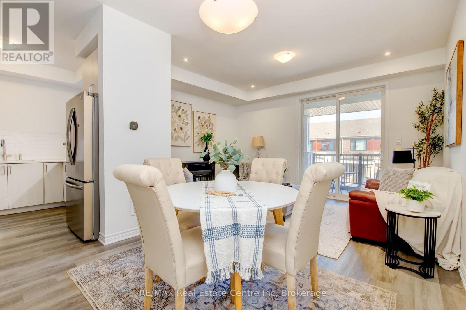 1701 Dance Court, Milton, Ontario  L9E 2A3 - Photo 6 - W12963594