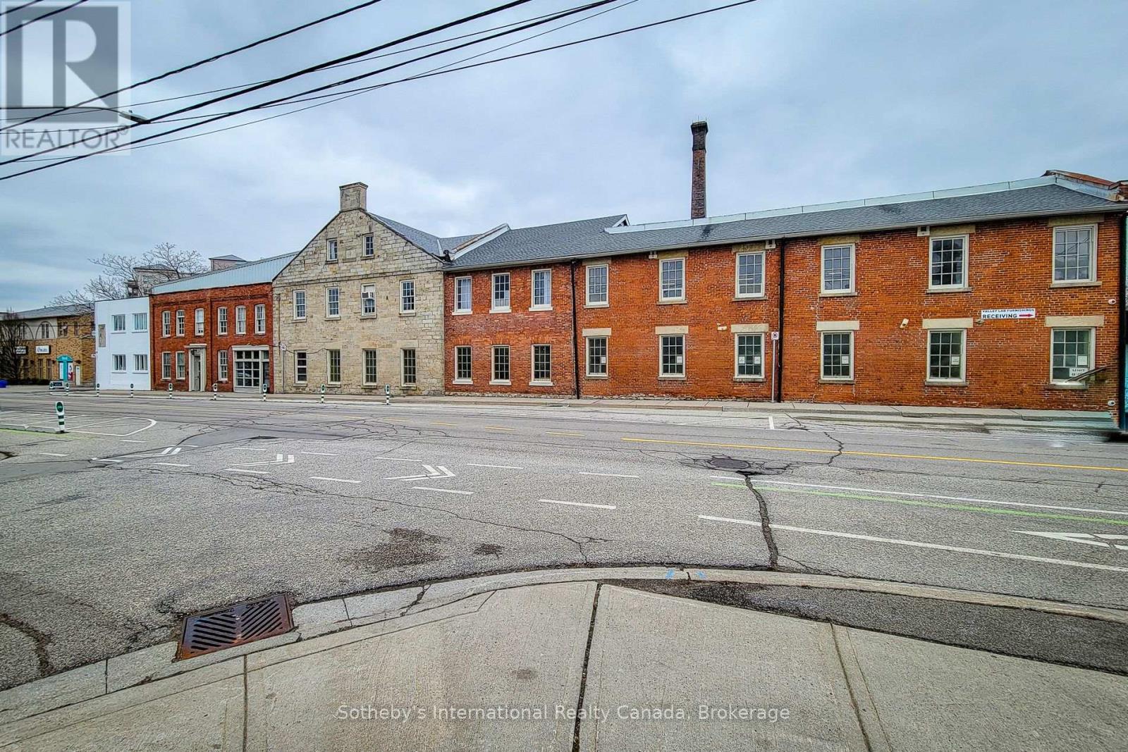 404 - 64 Hatt Street, Hamilton, Ontario  L9H 7T6 - Photo 3 - X12963830