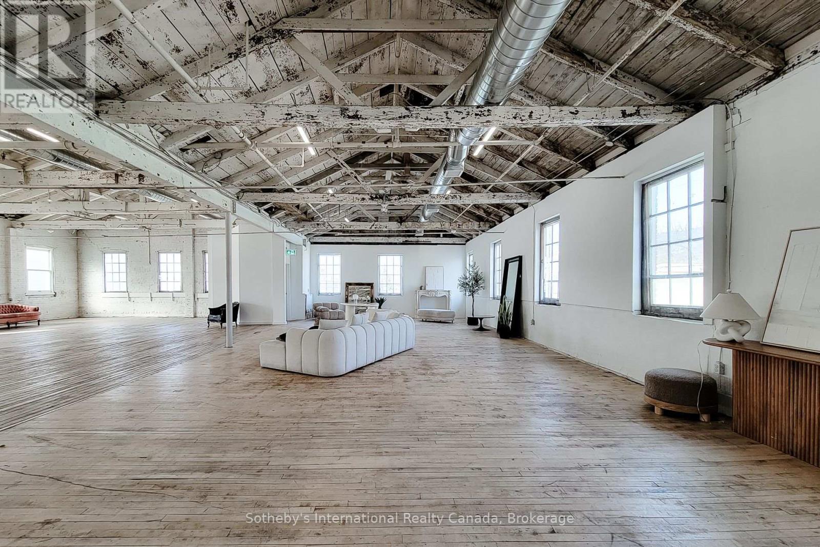 404 - 64 Hatt Street, Hamilton, Ontario  L9H 7T6 - Photo 5 - X12963830