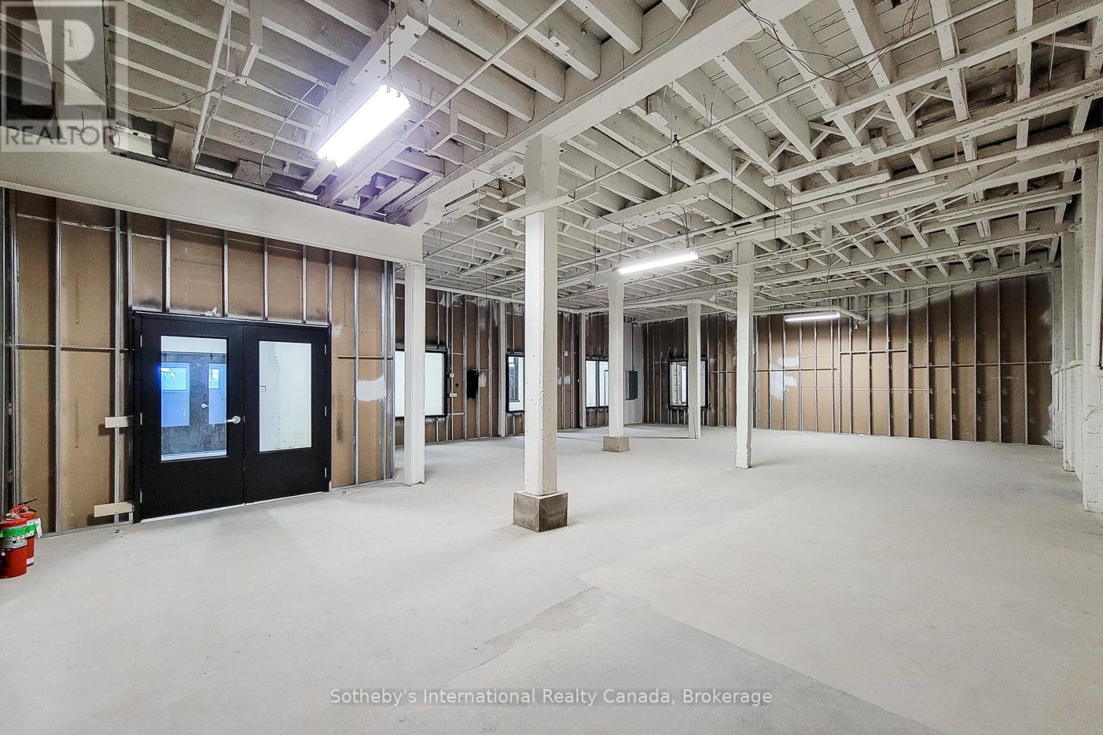 202 - 64 Hatt Street, Hamilton, Ontario  L9H 7T6 - Photo 4 - X12963844