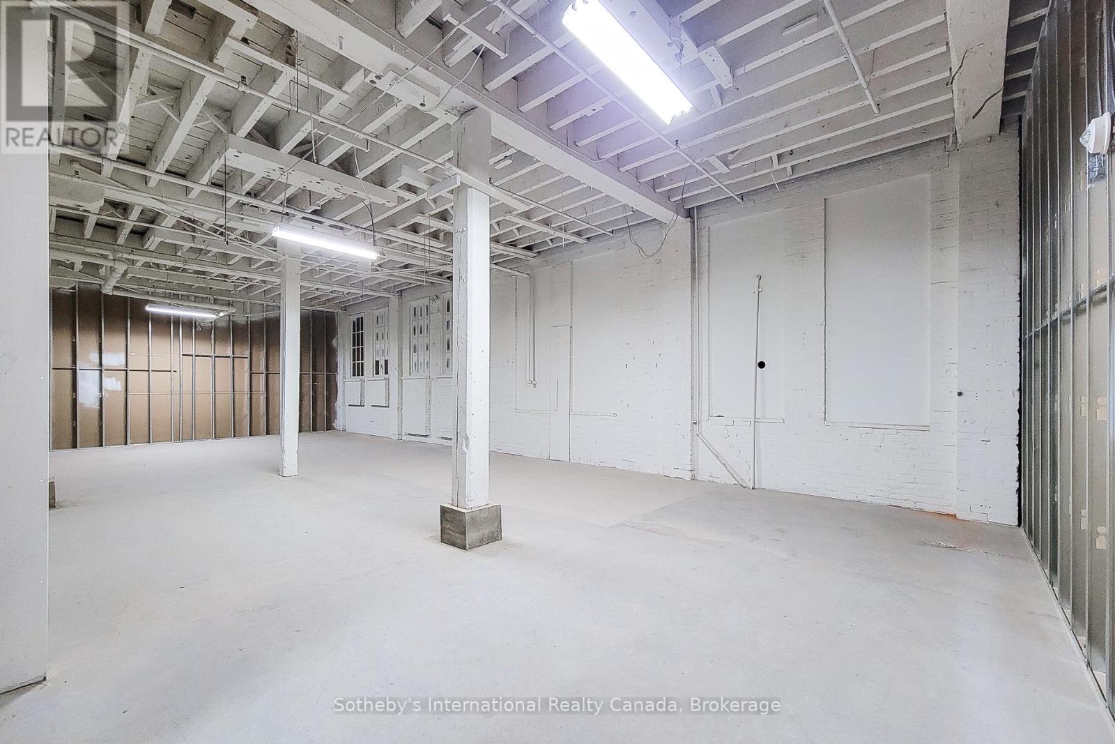 202 - 64 Hatt Street, Hamilton, Ontario  L9H 7T6 - Photo 5 - X12963844