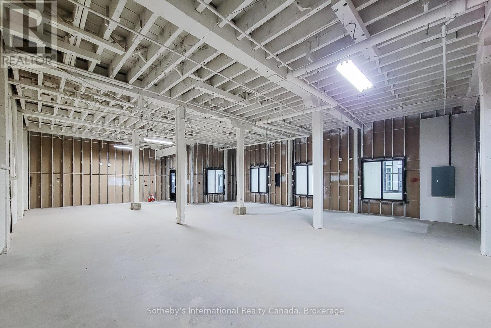 202 - 64 Hatt Street, Hamilton, Ontario  L9H 7T6 - Photo 6 - X12963844