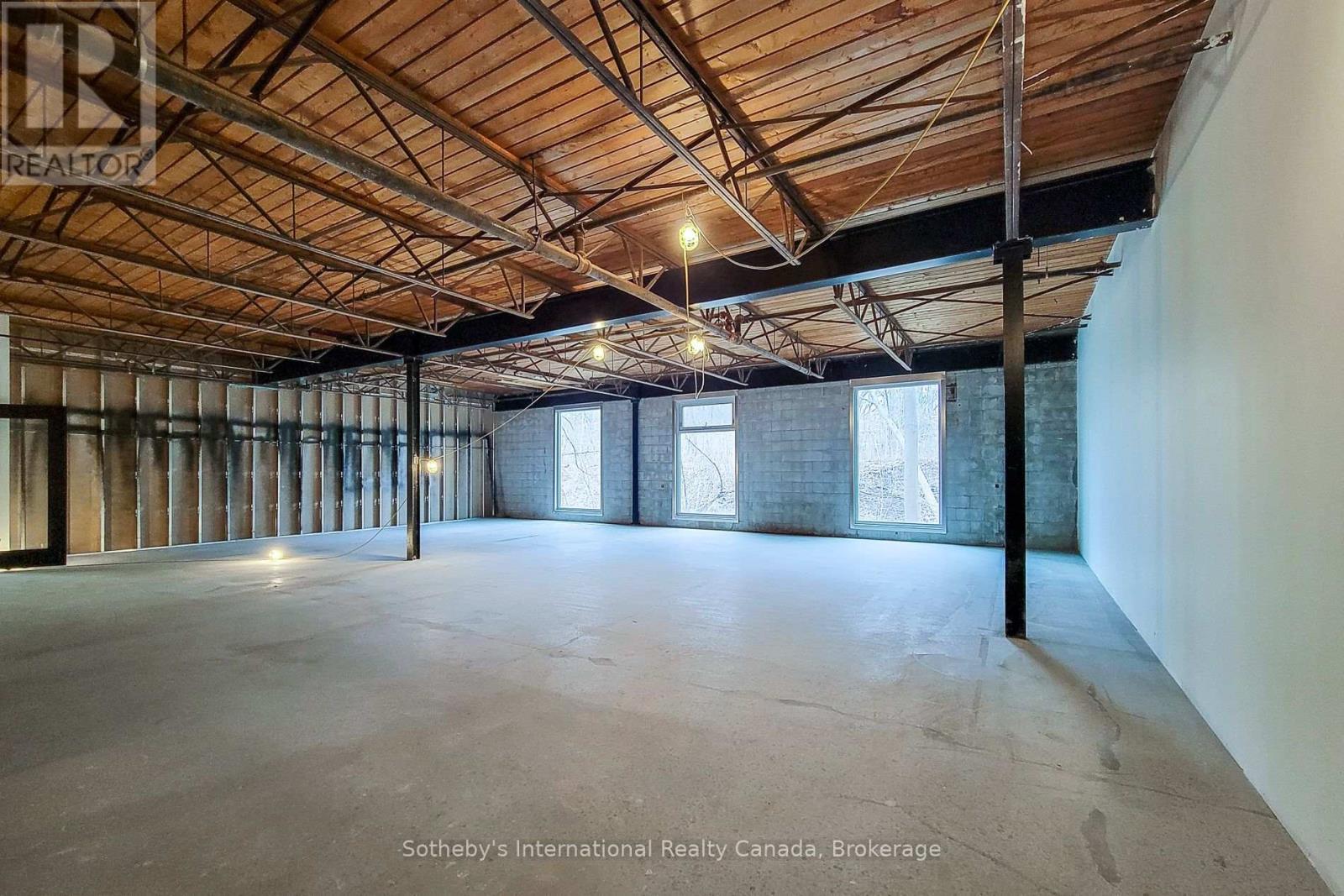 102 - 64 Hatt Street, Hamilton, Ontario  L9H 7T6 - Photo 7 - X12963852