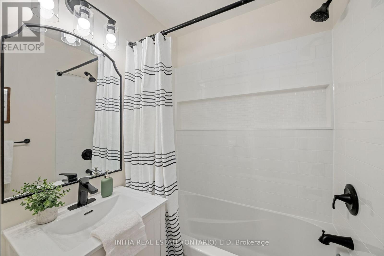 22 Queenston Crescent, London East, Ontario  N5W 1N6 - Photo 9 - X12856252