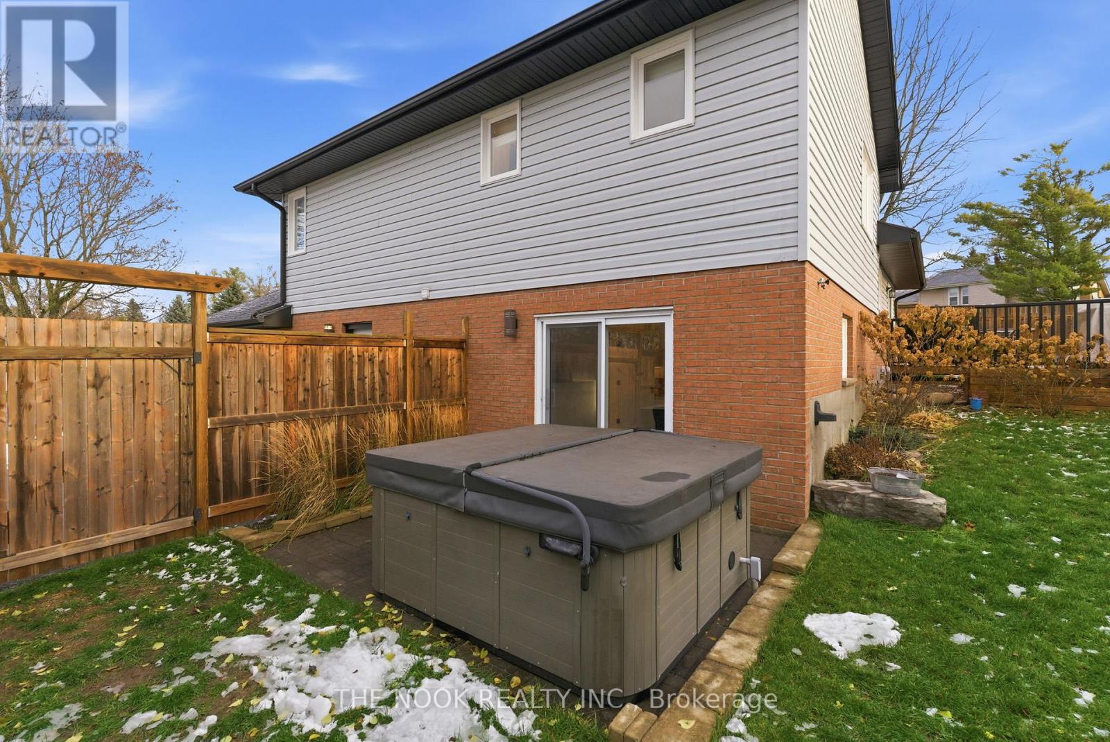 11 Lynn Crescent, Brock, Ontario L0E 1E0 - Photo 39 - N12963428