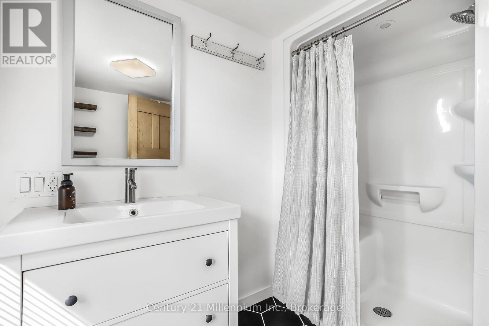 204 Ogimah Road, Native Leased Lands, Ontario  N0H 2T0 - Photo 37 - X12951942