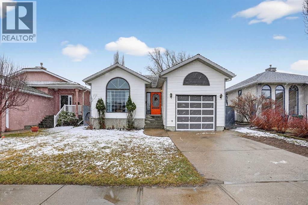 38 Harvard Crescent W, Lethbridge, Alberta