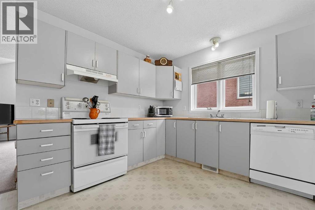 38 Harvard Crescent W, Lethbridge, Alberta  T1K 6R4 - Photo 3 - A2296997