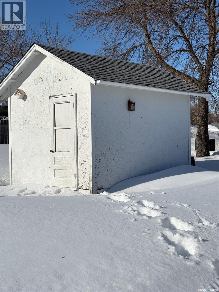 215 2nd Avenue W, Kelvington, Saskatchewan  S0A 1W0 - Photo 31 - SK032179