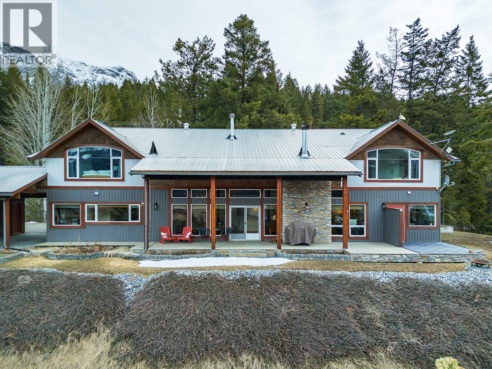 1756 Highway 95 Highway, Golden, British Columbia