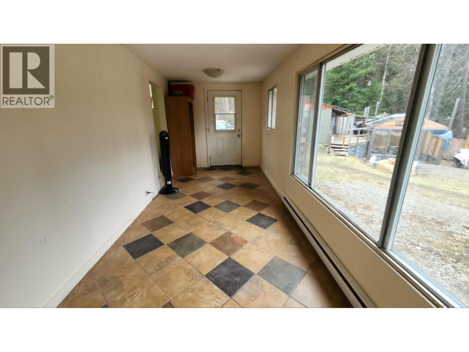 12 Specht Road, Cherryville, British Columbia  V0E 2G3 - Photo 4 - 10382145